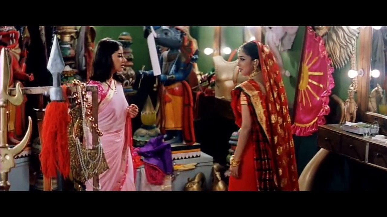 Madhuri Dixit Amazing Scene in Lajja