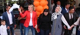 İngiliz gelin halay çekti, ilgi odağı oldu