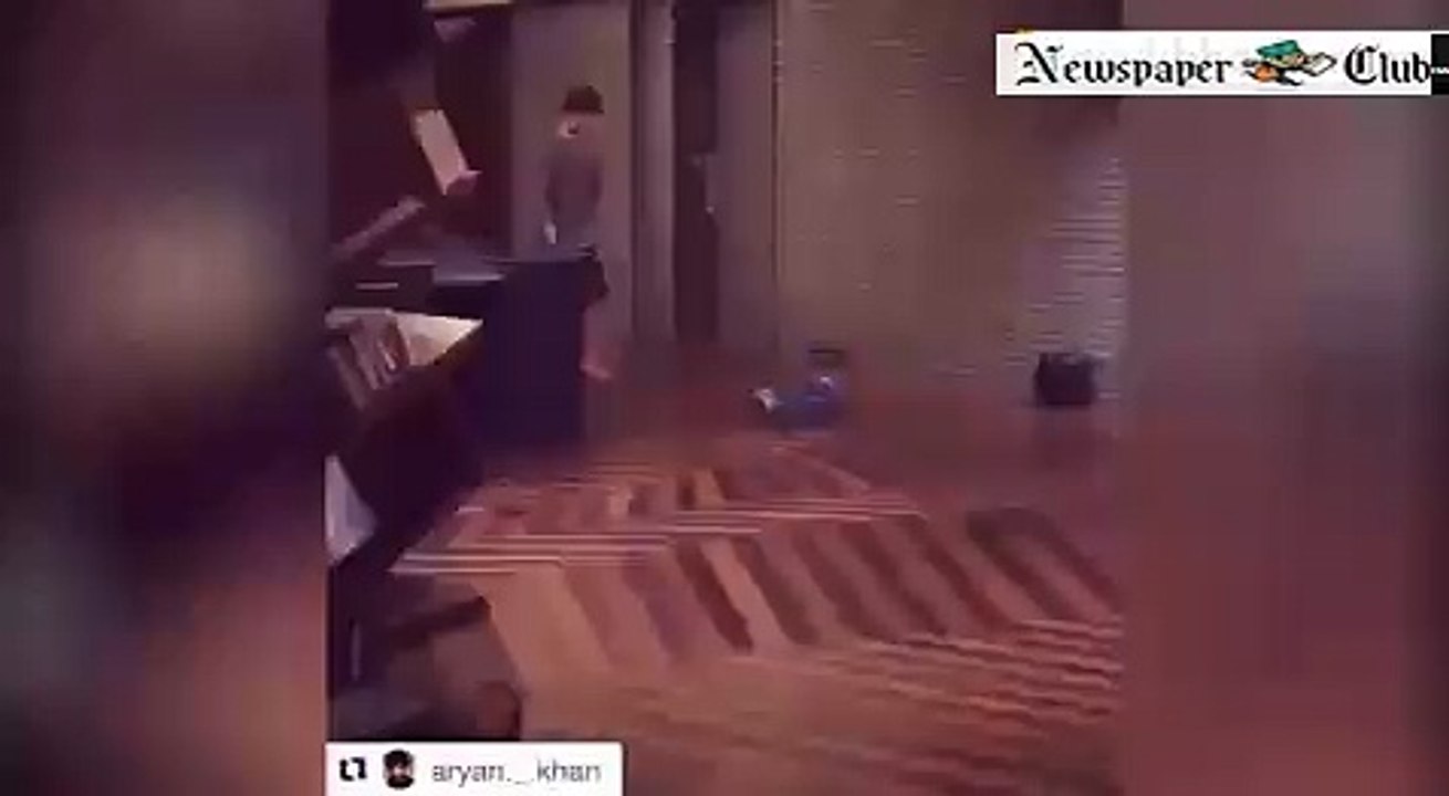 Aryan Khan Handstand, Hahrukh Khan Son, Bollywood News, Latest Bollywood News