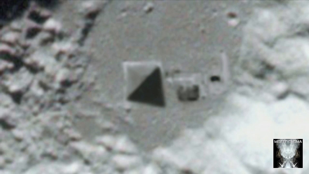 UFO - Aliens  Large Pyramid Found On The Moon. New Photo Discovered