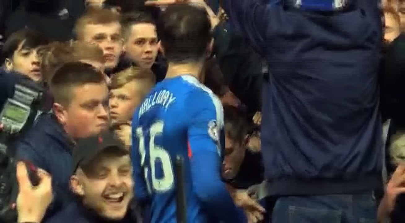 La celebración de Halliday con los seguidores del Rangers