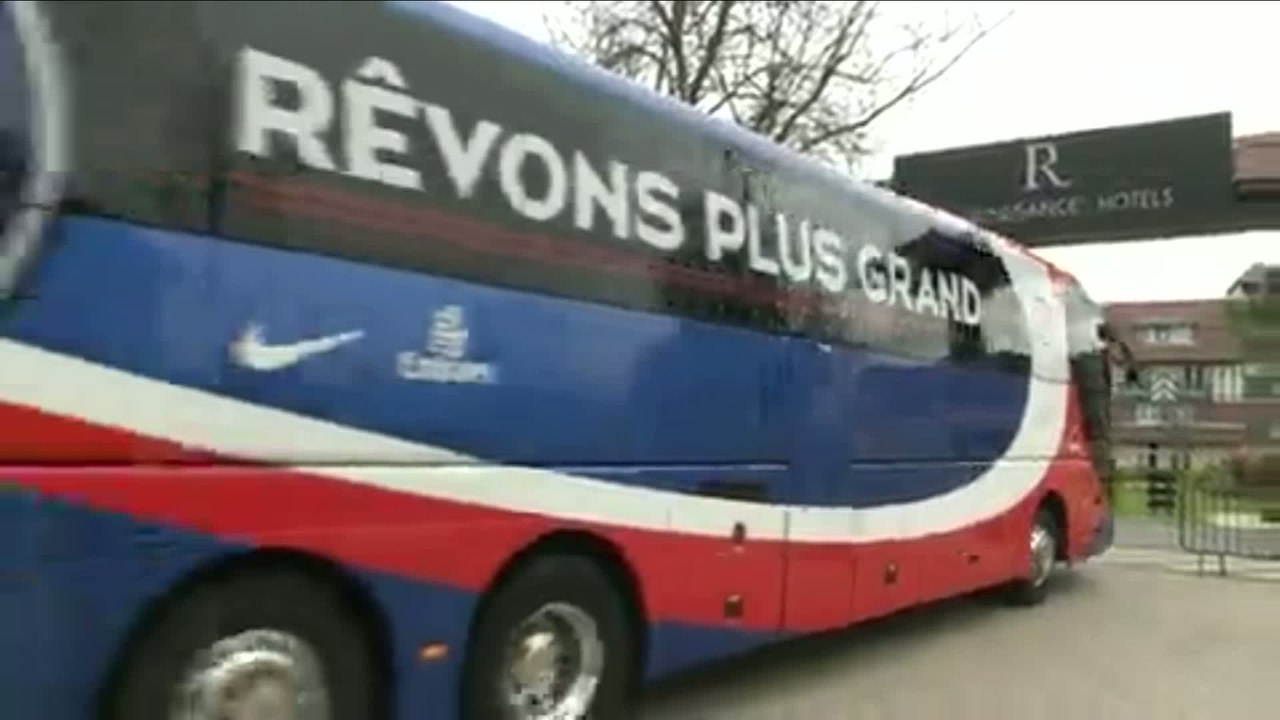 Foot - C1 - PSG : L'arrivée du bus du PSG à l'hôtel des joueurs