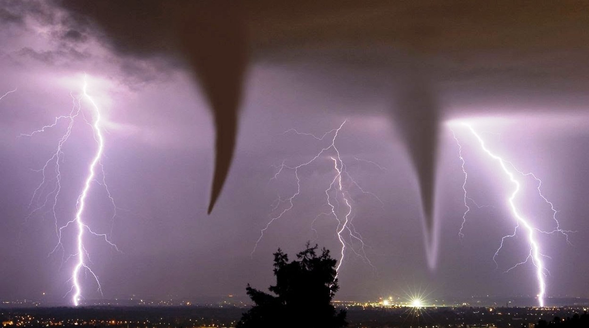 Chuva de Tornados [Dublado] Documentário Discovery Science [HD]
