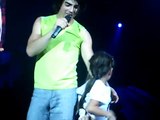 Joe Jonas sings to the most adorable girl ever! (HQ)