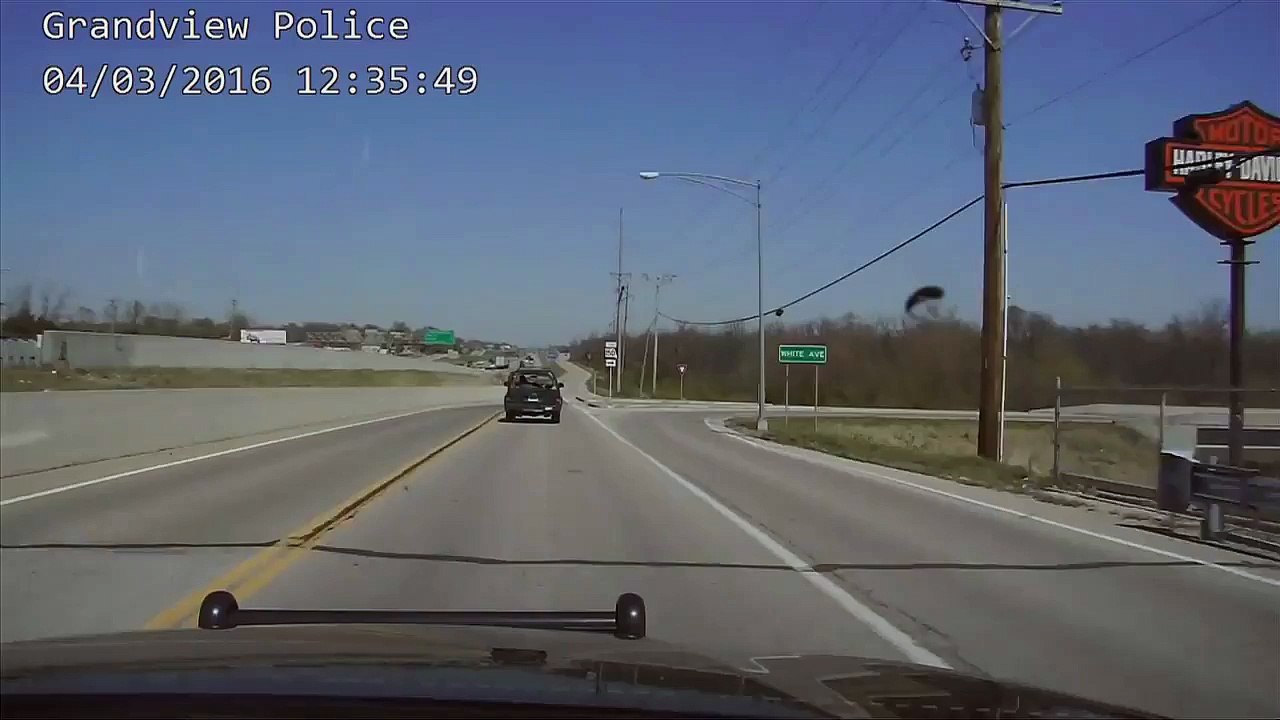 VIDEO: Dashcam video shows crash, Grandview police officer save driver's life