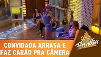 Convidada faz carão e provoca as inimigas