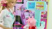 Pig George da Família Peppa Pig Toma Vacina na Doutora Barbie Novelinha ToyToysBrasil em Português!