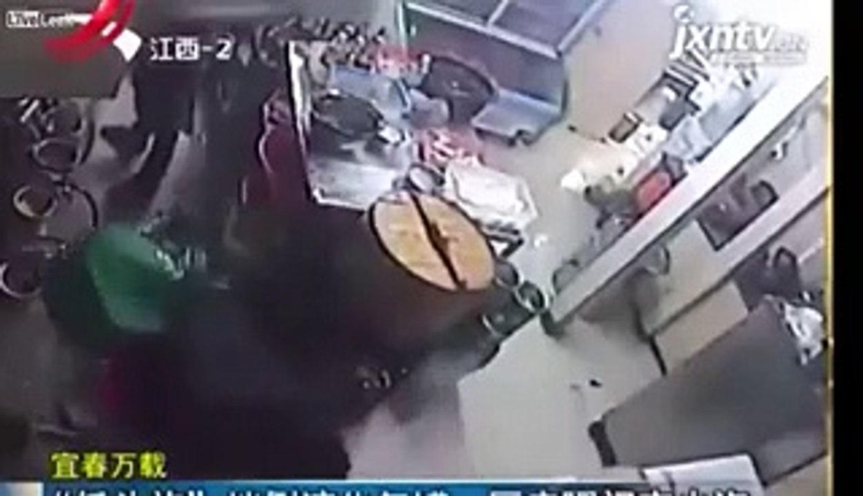 Waitress accidentally causes fire in Restaurant