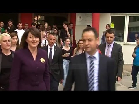 Jahjaga dorëzon çelsat e Presidencës - Top Channel Albania - News - Lajme
