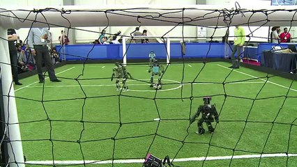 ¿ Los robots también juegan fútbol ?