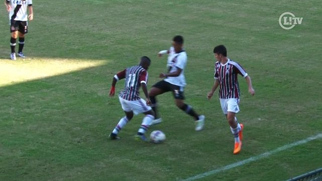 Promessa do Flu dá lindo drible e deixa Evander na saudade