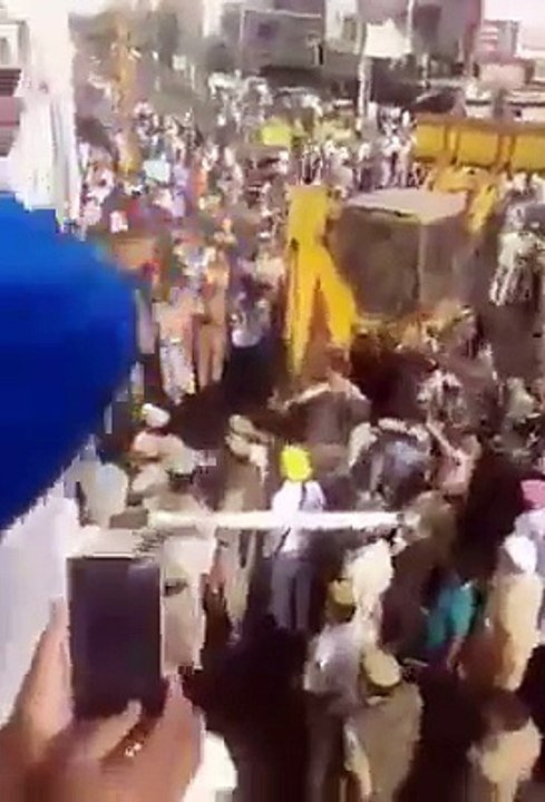 Delhi‬ MCD demolishes Shabil at Gurdwara Sis Ganj Sahib  (3)
