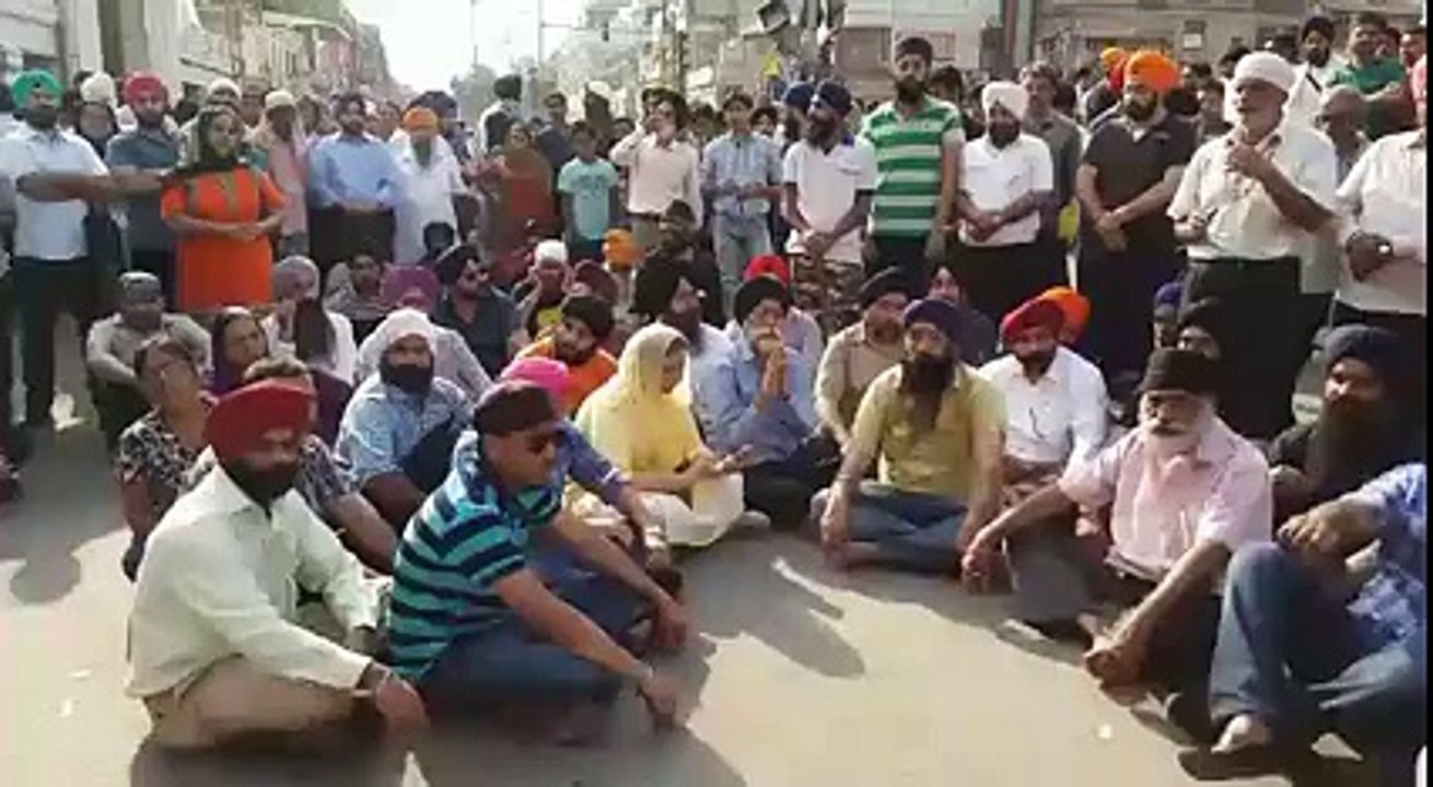 Delhi‬ MCD demolishes Shabil at Gurdwara Sis Ganj Sahib  (7)