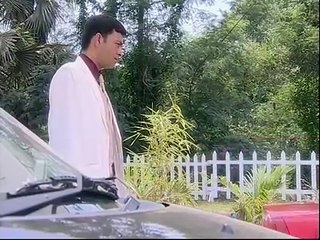 Shahrukh Khan and Kareena Kapoor performing Chamak Challo