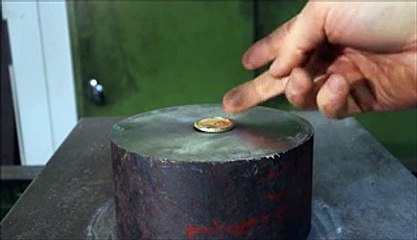 Ecco Che Succede Se Schiacci Degli Euro Con Una Pressa Idraulica (VIDEO)