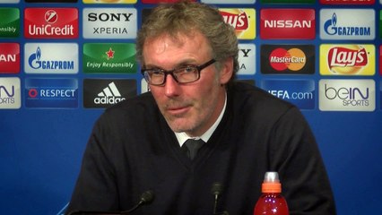 Blanc et les deux suspendus