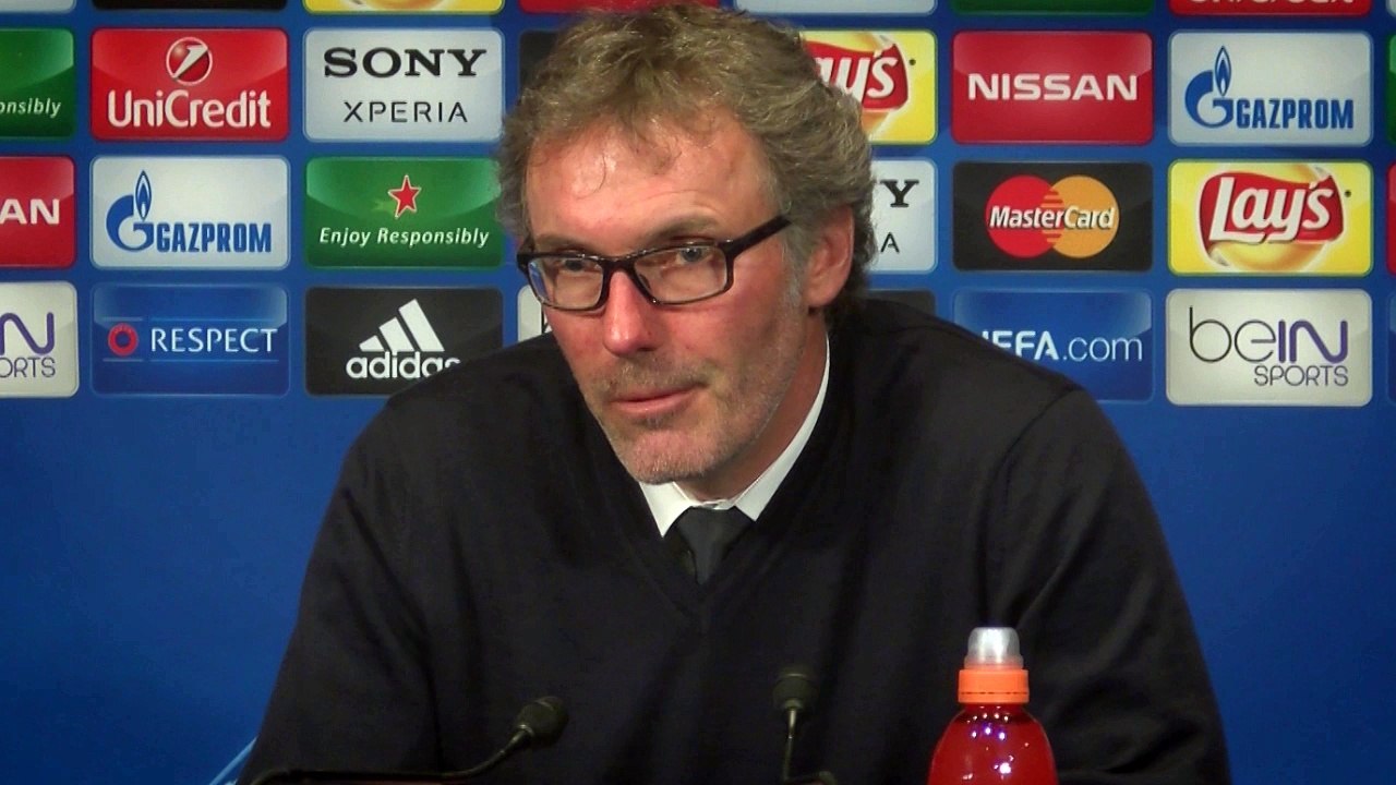 Blanc et les deux suspendus