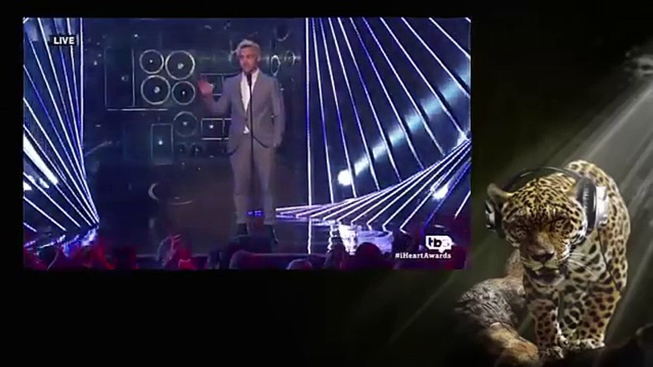 Selena Gomez Wins iHeartRadio Music Awards 2016