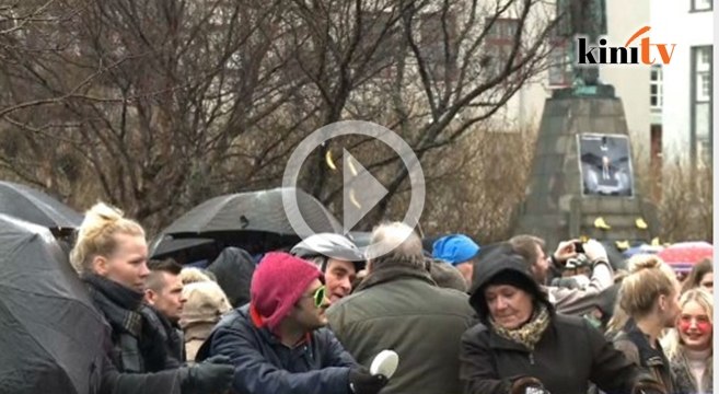 Tunjuk perasaan selepas perdana menteri letak jawatan