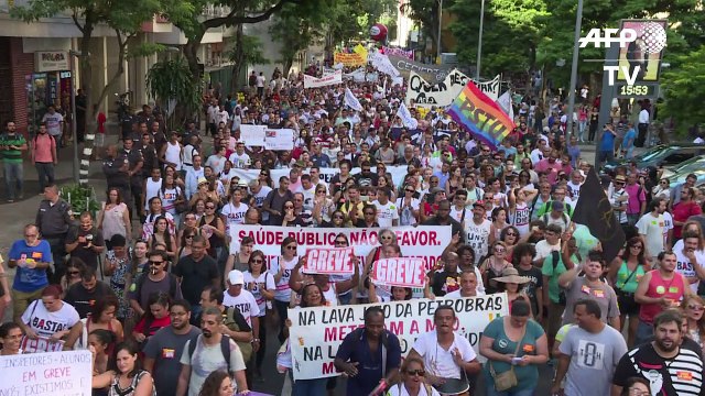 Servidores públicos protestam no Rio