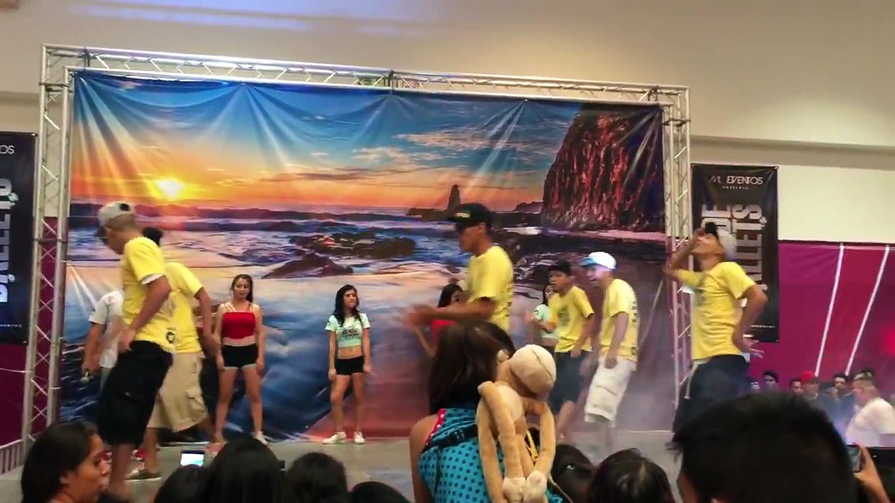 LOS REYES DEL PERREO