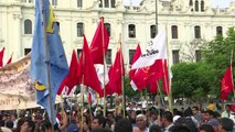 Peruanos protestam contra candidata Keiko Fujimori