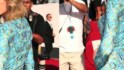 Taylor Swift's BUTT Bigger Than Ever - BUTT Implants--