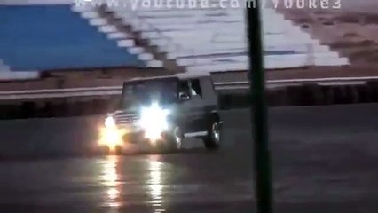 Экстримальное вождение Гелендваген на два колеса