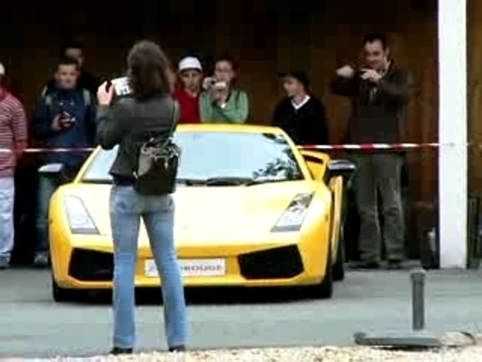Fanny fait de la Lamborghini Gallardo