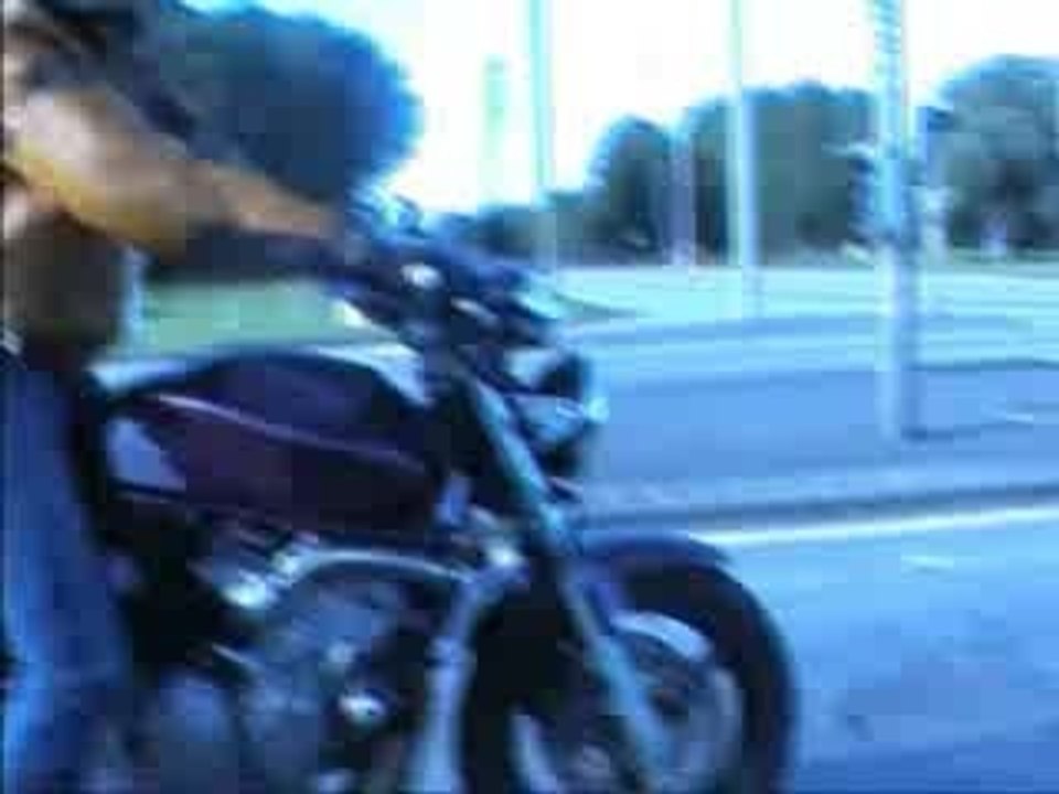 Honda 600 hornet vs BMW 320d burn out