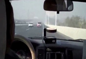 Chine: ce taxi roule en contresens sur l'autoroute