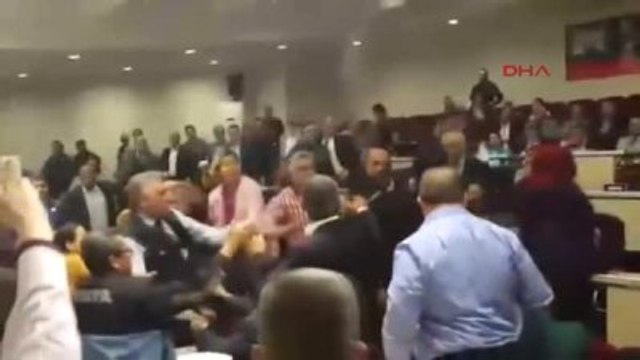 İzmir Çiğli Belediye Meclisi'nde, Kemal Kılıçdaroğlu Kavgası