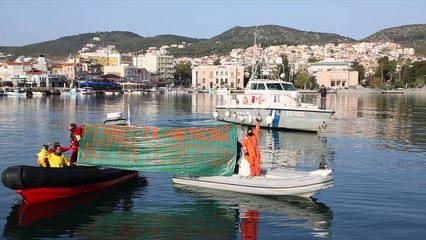 Διαμαρτυρία ακτιβιστών στο λιμάνι της Μυτιλήνης