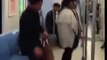 Une folle crache sur les gens dans le métro en Chine