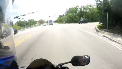 Road Rage : Un automobiliste prend en chasse un motard