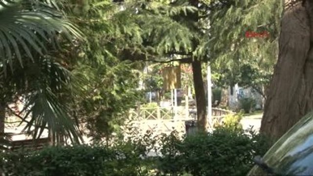 Çocuk Parkında Ağaca Asılı Çanta Alarmı