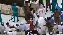 موقف إنساني من أفراد شرطة الحرم المكي تجاه حاج مريض أراد تقبيل الحجر الأسعد