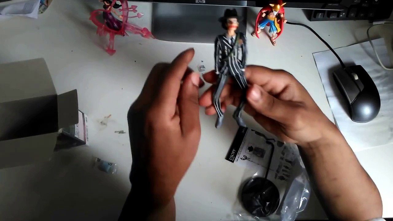 Presentation figurine one piece