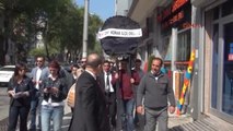 İzmir CHP'den Aile ve Sosyal Politikalar İl Müdürlüğü'ne Siyah Çelenk