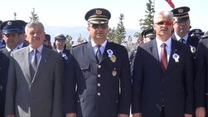 Sivas Polislerden Şehitlik Ziyareti