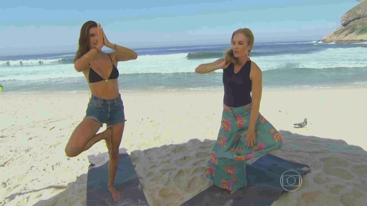 Alessandra Ambrosio - Interview & Teach Yoga