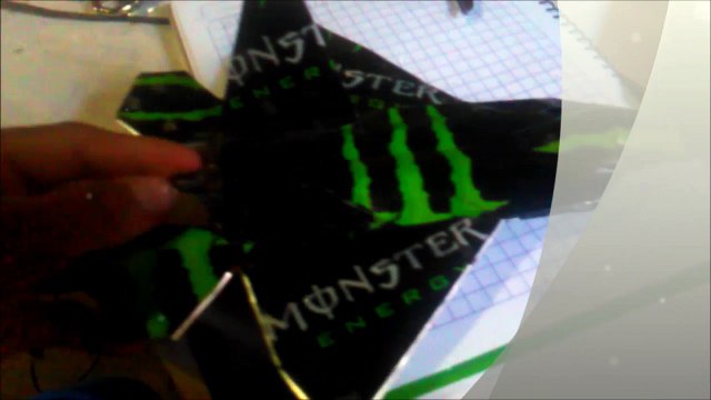 Avion F22 Raptor hecho con latas de aluminios