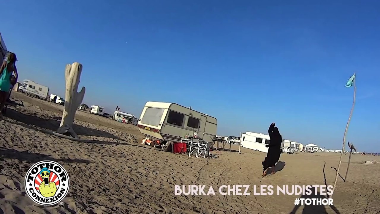 Tothor - En burqa sur une plage naturiste