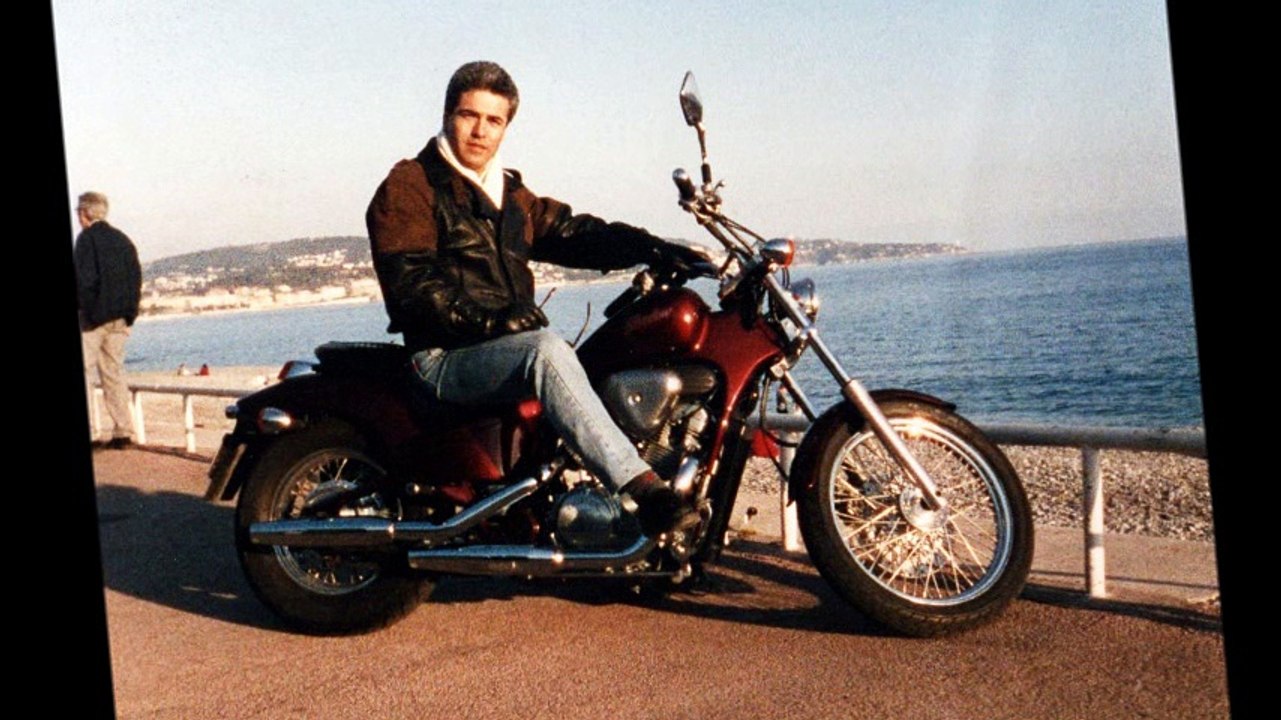 DAN PERLMAN  chante  ELVIS PRESLEY  -  MESS OF BLUES