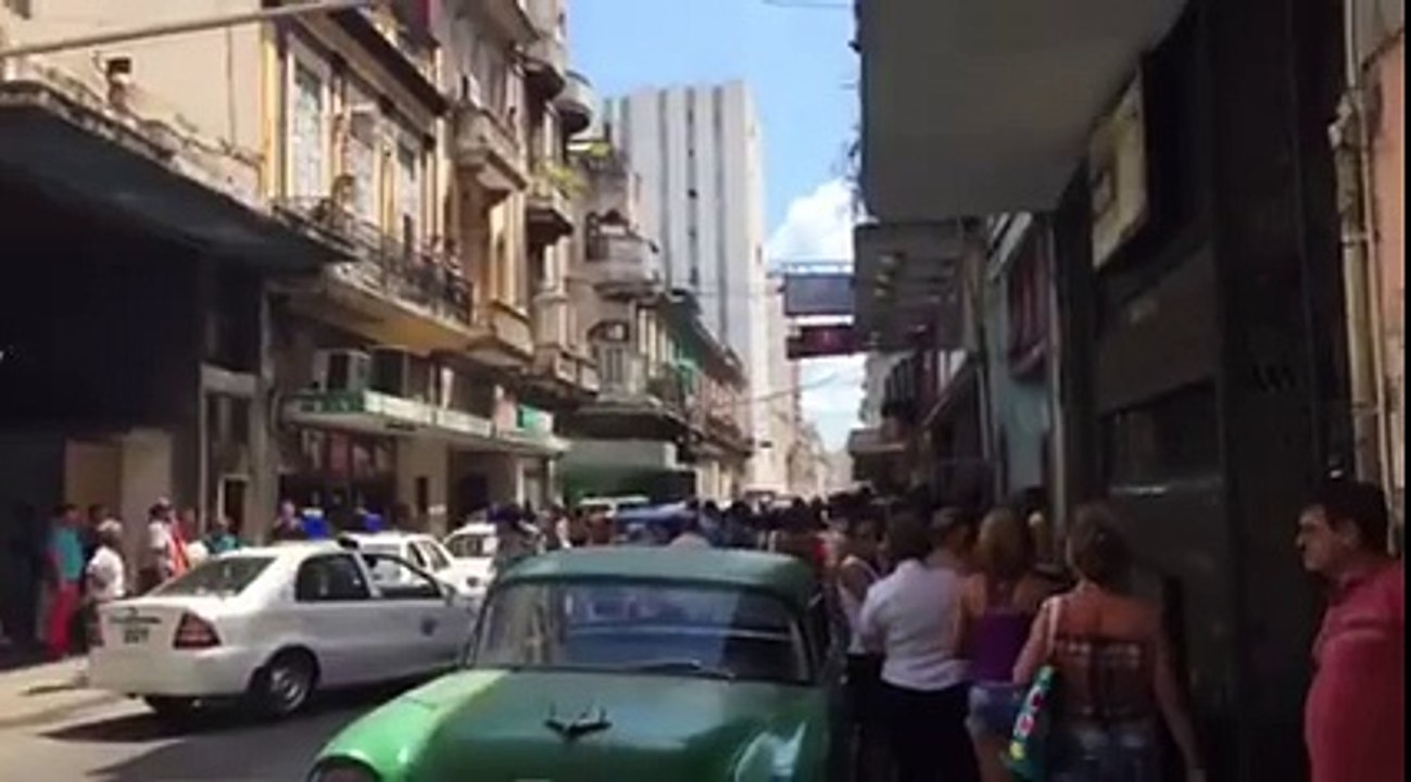 La policía tuvo que intervenir en una cola de pañales.