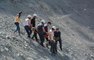Kaya temizliği yapan dağcılar düştü: 1 ölü