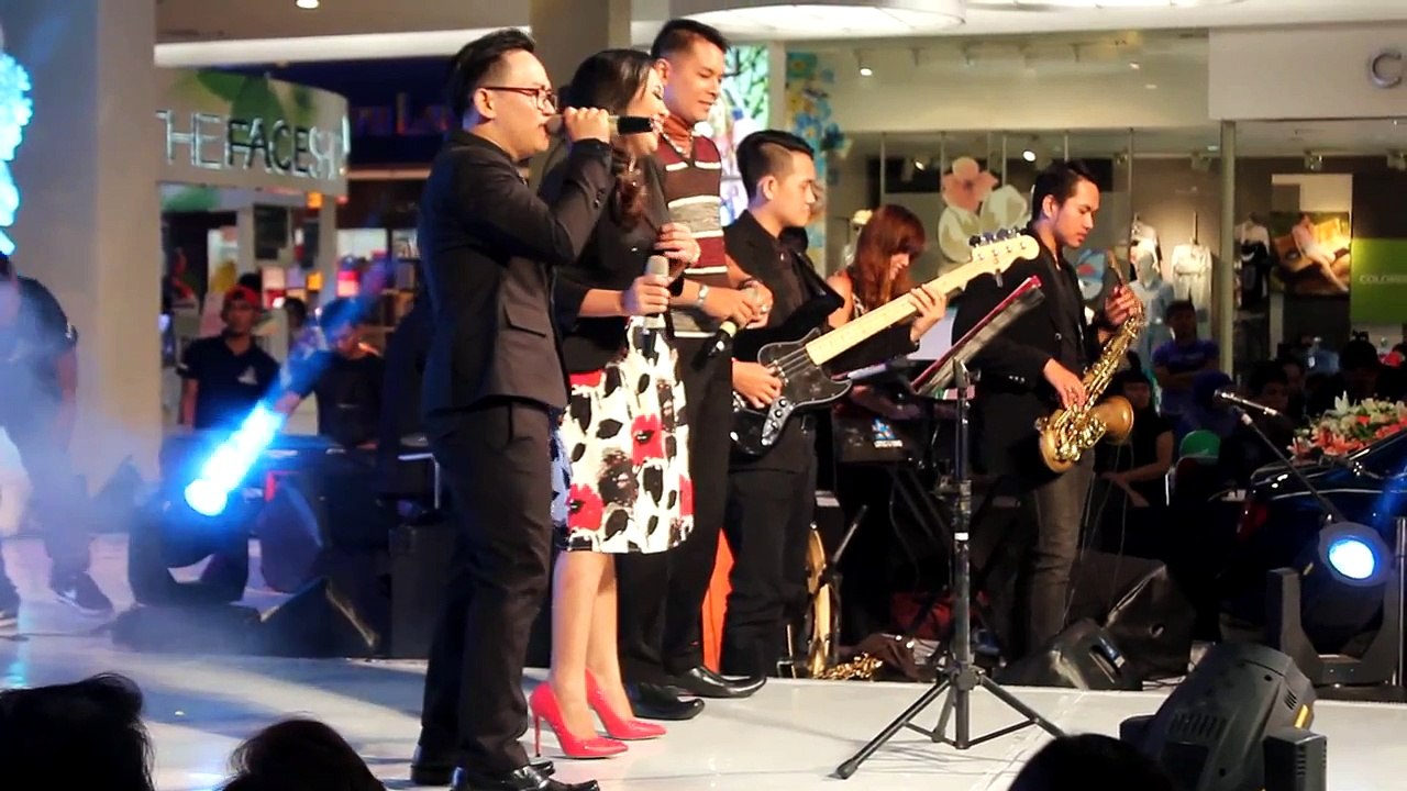 The Lounge ft. Valentino Yong - Let It Go ( Demi Lovato )