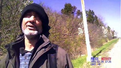 Face à face d'un policier avec un meurtrier