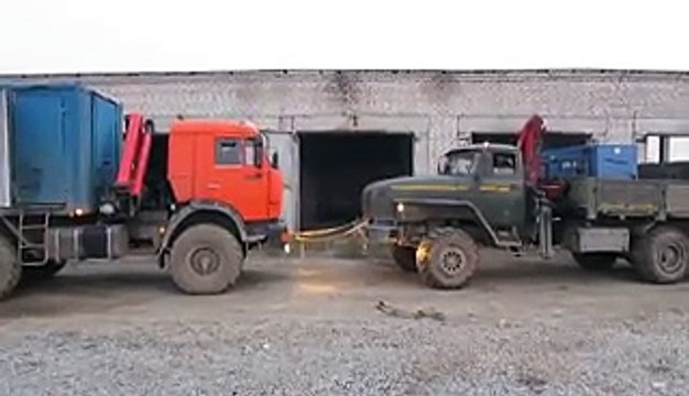 Tug of war Ural 4320 against Kamaz, who is stronger?