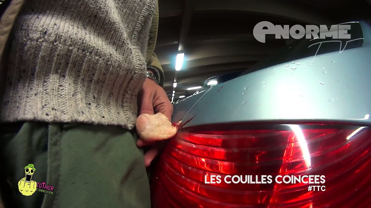 Tothor - Il se coince les couilles dans un coffre de voiture